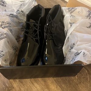 Thorogood Men's Uniform Poromeric Academy Chukka - Extra Wide Width (XW)